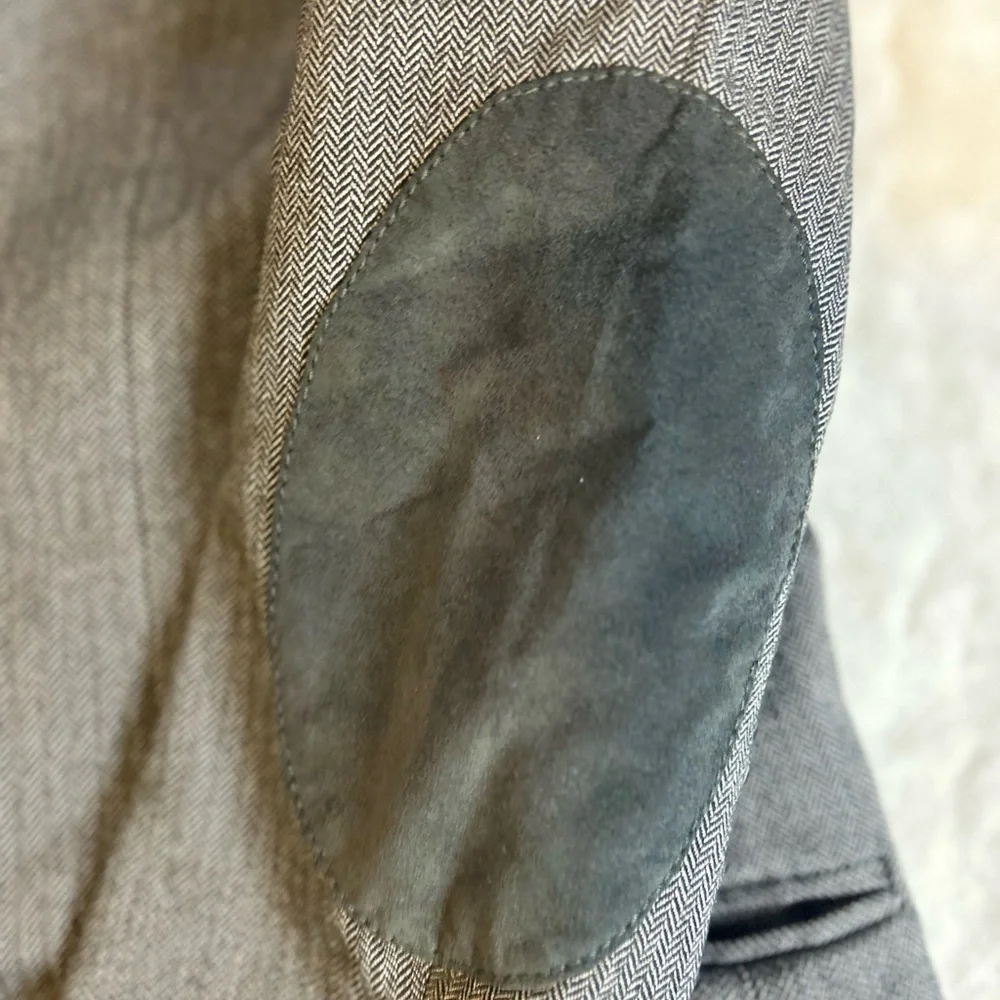 Armani Collezioni Men’s 44R Gray Herringbone Sport Coat Blazer Two Button Elbow